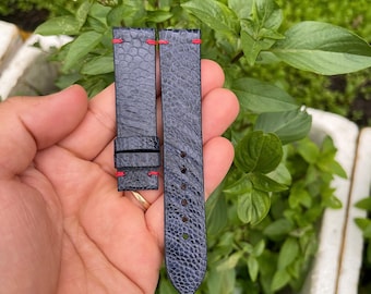 Pulseira de relógio de 20 mm em couro genuíno de avestruz azul marinho com fivela e pino de mola de liberação rápida.