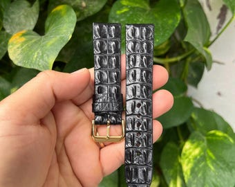 Pulseira de relógio de couro genuíno preto de 22 mm com fivela dupla e mola de liberação rápida.