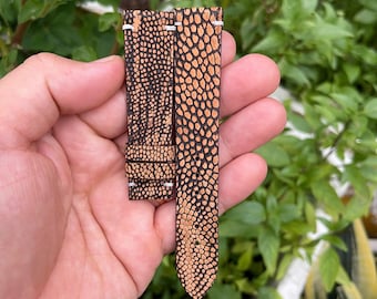 Pulseira de relógio em couro de avestruz genuíno marrom de 20 mm com fivela e pino de mola de liberação rápida.