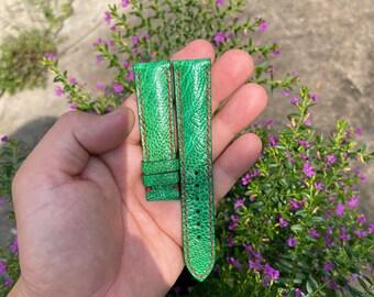 Pulseira de relógio em couro de avestruz genuíno verde de 20 mm com fivela e pino de mola de liberação rápida.