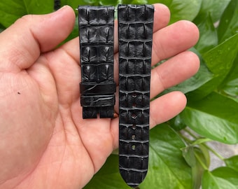 Pulseira de relógio de couro preto de 22 mm com fivela dupla e pino de mola de liberação rápida.