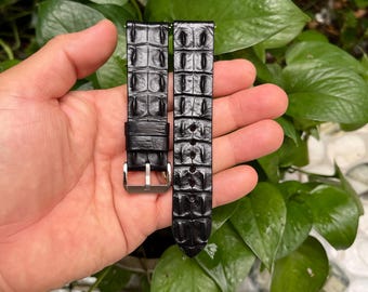 Pulseira de relógio de couro preto de 22 mm com fivela dupla e pino de mola de liberação rápida.