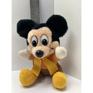 Peluche de Mickey Mouse de 7" de Disney Mickey's Christmas Carol, vintage de los años 80 imagen 4