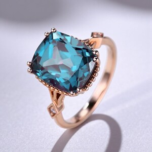Alexandriet verlovingsring kussen geslepen alexandriet ring roségouden trouwring juni geboortesteen ring uniek jubileumcadeau