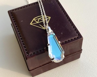 Collana con ciondolo a forma di bara in quarzo Angel Aura, collana di cristallo regalo per lei, gioiello delicato in quarzo arcobaleno, collana per la guarigione spirituale
