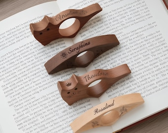 Personalized Wooden Thumb Book Page Holder,Personalized text engraving,Birth Month Flower with Name,Ideal Reader Gift,Christmas Gift