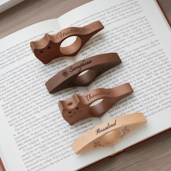 Personalized Wooden Thumb Book Page Holder,Personalized text engraving,Birth Month Flower with Name,Ideal Reader Gift,Christmas Gift