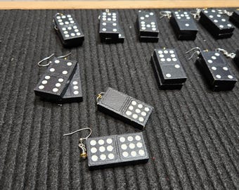 Pendientes negros Domino hechos a mano (no pesados)