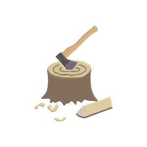 Op de afbeelding: Geborduurd ontwerp van een bruine boomstronk met een bijl erin. De bijl heeft een houten steel en een grijze kop. Houtsnippers en een stuk gezaagd hout zijn ook aanwezig.