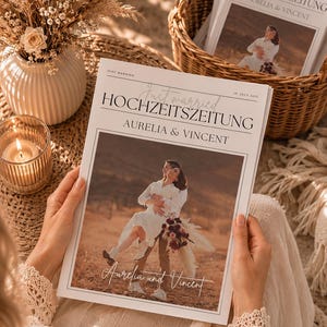 Op de afbeelding: Een trouwkrant getiteld HOCHZEITSZEITUNG met de tekst Just married, Aurelia & Vincent, en 19. JULY 2025. De voorpagina bevat een foto van een koppel in een buitenomgeving, met de namen Aurelia und Vincent in cursief schrift eronder.