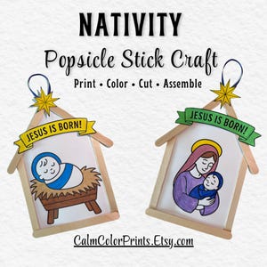 Könnte beinhalten: Zwei Bastelarbeiten aus Eisstielen mit dem Text "NATIVITY" oben. Eines zeigt das Jesuskind in einer Krippe, das andere Maria, die das Jesuskind hält. Beide haben den Text "JESUS IS BORN!" und einen Stern. Der Etsy-Shop-Name ist sichtbar.