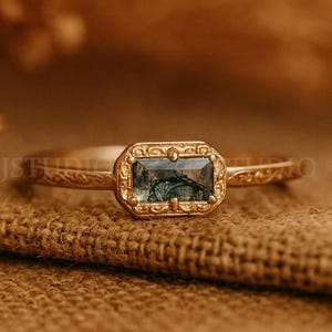 Anillo de compromiso de ágata musgosa de talla baguette natural, estilo art déco, con ágata verde de talla baguette única, regalo de aniversario, delicado anillo.