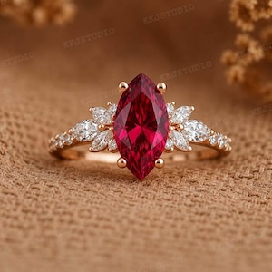 Anello di fidanzamento con rubino a marquise, anello con moissanite a grappolo, anello da sposa con gemma rossa, anello di promessa in oro rosa, regalo di anniversario unico