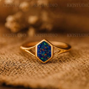六角形ブラックファイヤーオパールエンゲージリングベゼルセッティング六角形カット結婚指輪10月の誕生石リングオパールアニバーサリーリング女性へのギフト