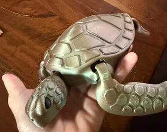 3D Printed Articulated Sea Turtle In Color Changing PLA