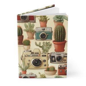 Caderno de capa dura Camera & Cactus: Caderno pautado artístico