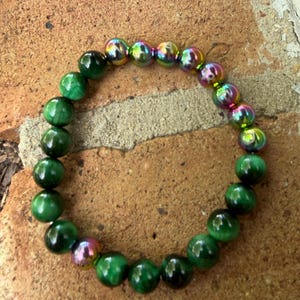 Noah Reid Fandom- Custom Noah Reid-letterarmband van regenboogverguld roestvrij staal. Personaliseer met je favoriete glas- of edelsteenkralen.