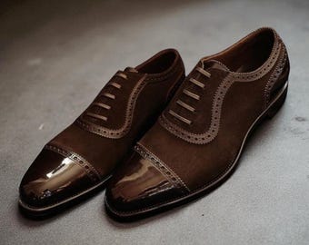 Handgemaakte tweekleurige bruine suède oxfordschoenen: kapteenleer