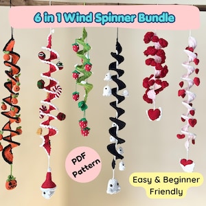 Könnte beinhalten: Sechs gehäkelte Windspiele hängen in einer Reihe mit Motiven von Kürbissen, Süßigkeiten, Erdbeeren, Geistern und Herzen. Der Text 6 in 1 Wind Spinner Bundle, PDF Pattern und Easy & Beginner Friendly ist auf dem Bild zu sehen.