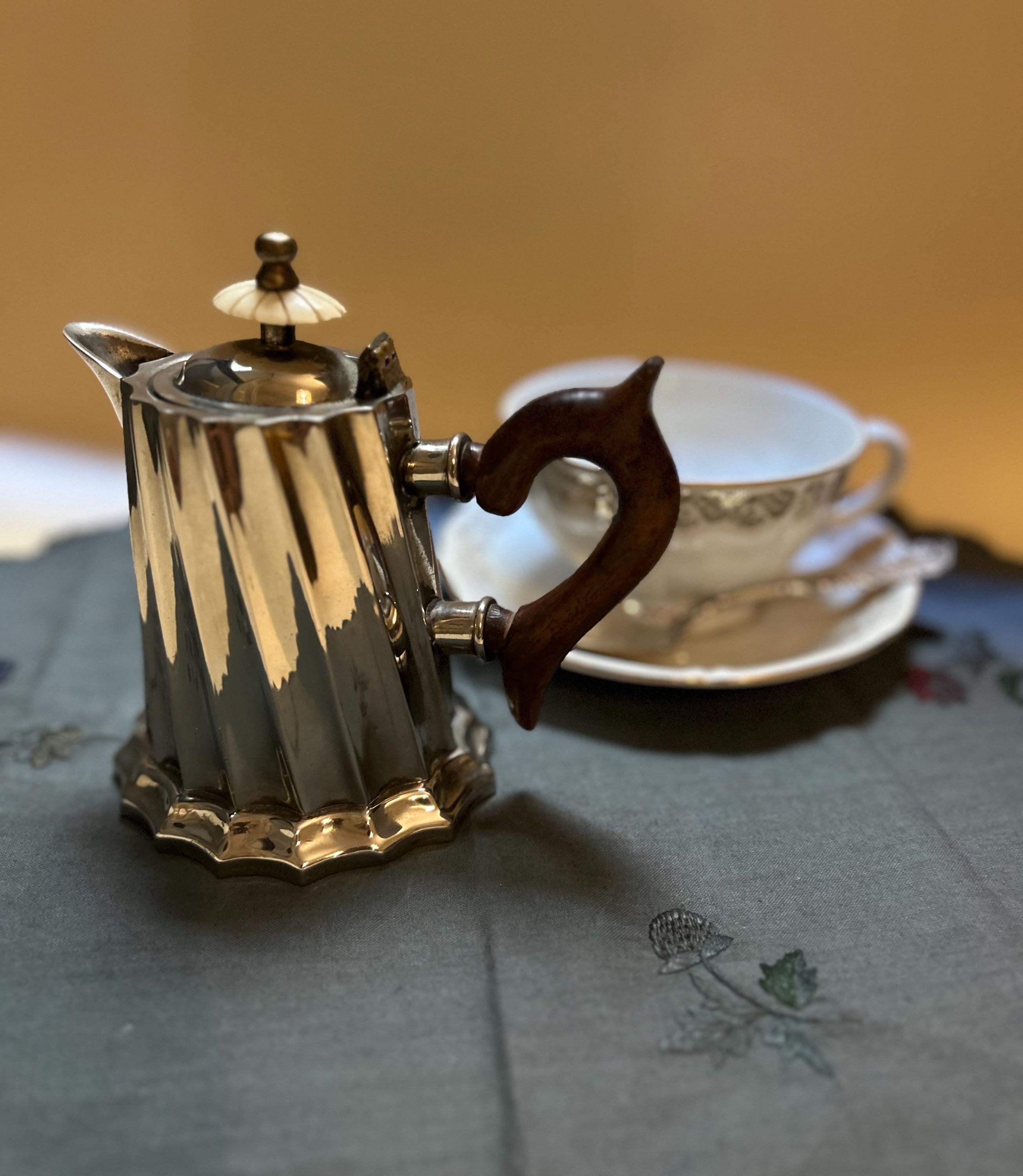 Vintage Silver Plated Coffee Pot – King Harold English Teapot with Wooden Handle – Art Deco Revival Style