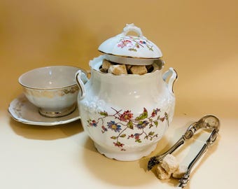Azucarero vintage de porcelana con flores y tapa: decoración cottagecore con detalles dorados