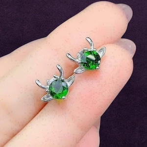 Sterlingzilver vergulde groene edelsteen bij oorknopjes, op de natuur geïnspireerde insectensieraden, sierlijk cadeau voor vrouwen, minimalistische oorbellen