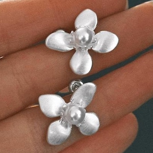 Flower Stud Earrings, Handmade Lily Blossom Jewelry in Silver or Gold, Elegant Floral Earrings, Gift for Her, Minimalist Wedding Jewelry
