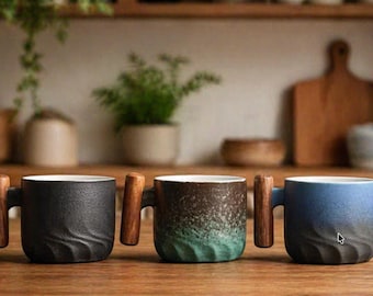 Taza de espresso de cerámica japonesa hecha a mano con mango de madera rústica de gres.
