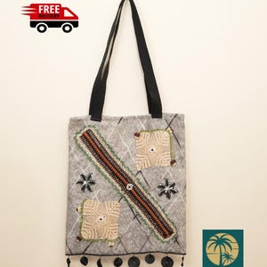 Handgemachte Boho Tragetasche mit Spitze & Stickerei | Vintage-inspirierte Tasche | Ethnische Stoffhandtasche | Einzigartiges Geschenk für Sie