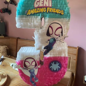 Niestandardowa pinata