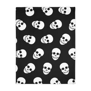 Skull Print Velveteen Blanket: Gothic Halloween Throw