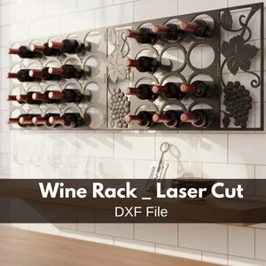 Puede incluir: Un botellero de vino de metal negro montado en una pared de azulejos blancos, que contiene varias botellas de vino tinto. El botellero presenta aberturas circulares y diseños decorativos de uvas y hojas. El texto de la imagen dice "Wine Rack _ Laser Cut" y "DXF File".