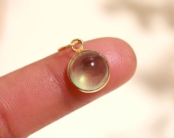 Pendentif rond en préhnite naturelle, breloque jonc de saut d'obstacles plaqué or 14 carats, bijoux minimalistes en pierres précieuses vertes