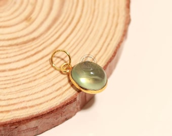 Pendentif rond en préhnite naturelle, bélière en plaqué or 18 carats, pendentif cabochon en préhnite verte, cadeau minimaliste en pierres précieuses