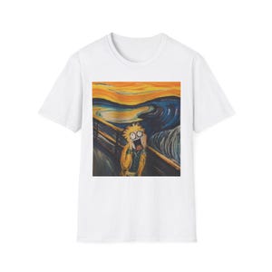 Pode incluir: Camiseta branca com uma paródia de "O Grito" de Edvard Munch. A arte retrata um personagem de desenho animado com olhos arregalados e boca aberta, contra um céu turbulento e uma ponte. Gola redonda clássica.