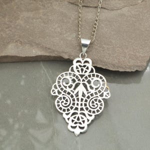 Filigraanhangerketting, ingewikkelde boho-sieraden, handgemaakte vintage stijlbedel, etnische festivalketting, spiritueel cadeau voor haar of hem