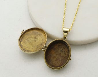 Naszyjnik z owalnym mosiężnym medalionem z kamieniem szlachetnym, biżuteria w stylu vintage boho, ręcznie robiony naszyjnik etniczny, wyjątkowy prezent dla niej z łańcuszkiem