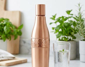 銅製ウォーターボトル 1000ml、インド製銅ボトル、手作りヨガボトル、アーユルヴェーダ式水入れ、マット仕上げ、ウェルネスギフト、ボヘミアン風ドリンクウェア