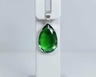 Collier pendentif en argent sterling taille poire émeraude | Pierre verte de Zambie, cristal de guérison du chakra du cœur