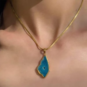 Natuurlijke blauwe agaatschijf hanger ketting, vergulde rand, helende kristallen sieraden