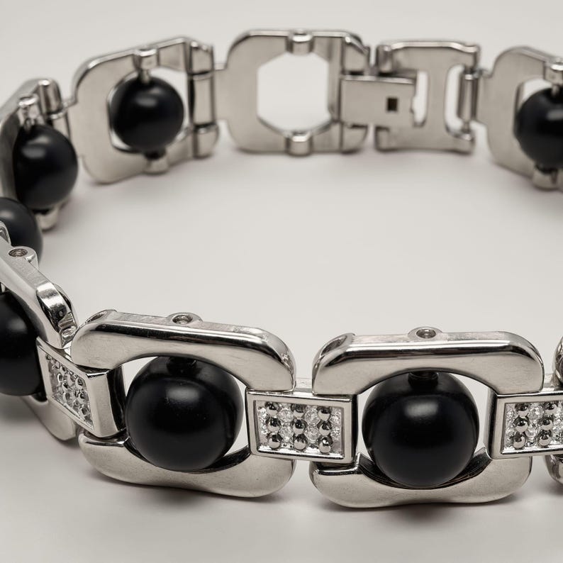 Protective Karungali bracelet close view