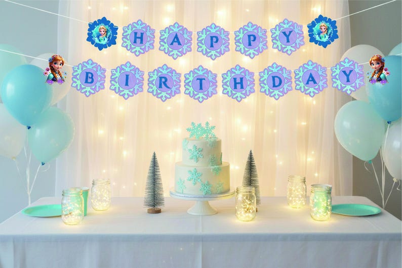 Op de afbeelding: Een verjaardagsfeestdecoratie met een taart met twee lagen, ballonnen en een banner met de tekst "HAPPY BIRTHDAY". De taart is versierd met sneeuwvlokken. Het kleurenschema is lichtblauw en wit.