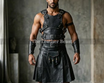 Pode incluir: Conjunto de kilt e armadura em couro preto. O conjunto inclui um kilt plissado, uma armadura de peito com correias e fivelas, punhos e uma pequena bolsa. O texto "The Leather Beast" é visível.