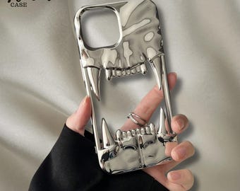 Capa para iPhone Chrome Fang, Capa Gótica Prateada com Dentes de Vampiro, Estética Grunge Y2K Metálica, Presente para Ela