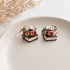 Boucles d'oreilles pour amoureux des livres Mini pile en pâte polymère, cadeau de bibliothécaire, cadeau littéraire de lectrice pour elle
