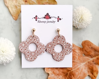 Boucles d'oreilles florales bohèmes en pâte polymère : Bijoux légers tendance
