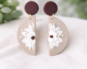 Handgemachte florale Ohrringe aus Polymer Clay, neutrale Statement Ohrringe, botanischer moderner Schmuck