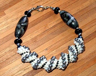 Dark Pearls Cellini Spiral Beadwoven Bracelet, Black, White & Gray, Hand Made