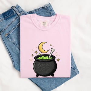 Camiseta de poción mágica de Halloween, regalo mágico para mujer, camiseta de cómic, camiseta de poción, camiseta de dibujos animados para fans del terror, camiseta con boceto gráfico mágico de luna creciente.