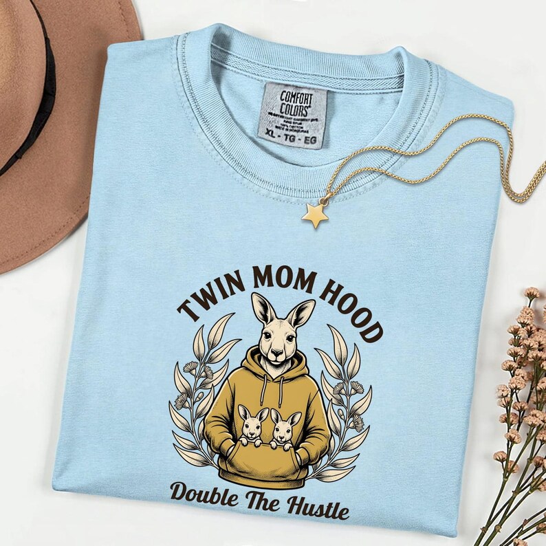 Kangaroo Sweater Shirt Mom Fauna Gift Women Distressed Tee Kangaroo T-Shirt Mother Fan Vintage Tshirt Wildlife Graphic Doodle Blossom Tshirt image 2